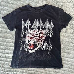 Black Def Leppard Graphic T-Shirt Short Sleeve / Adult Small size